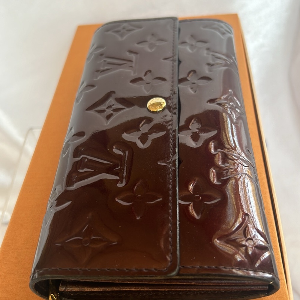 Louis Vuitton monogram vernis sara wallet. - Picture 12 of 16